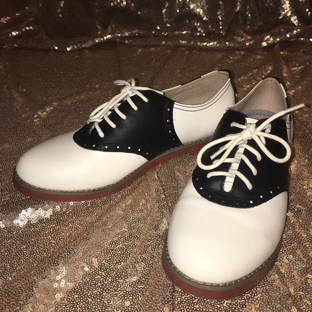 Saddle shoes